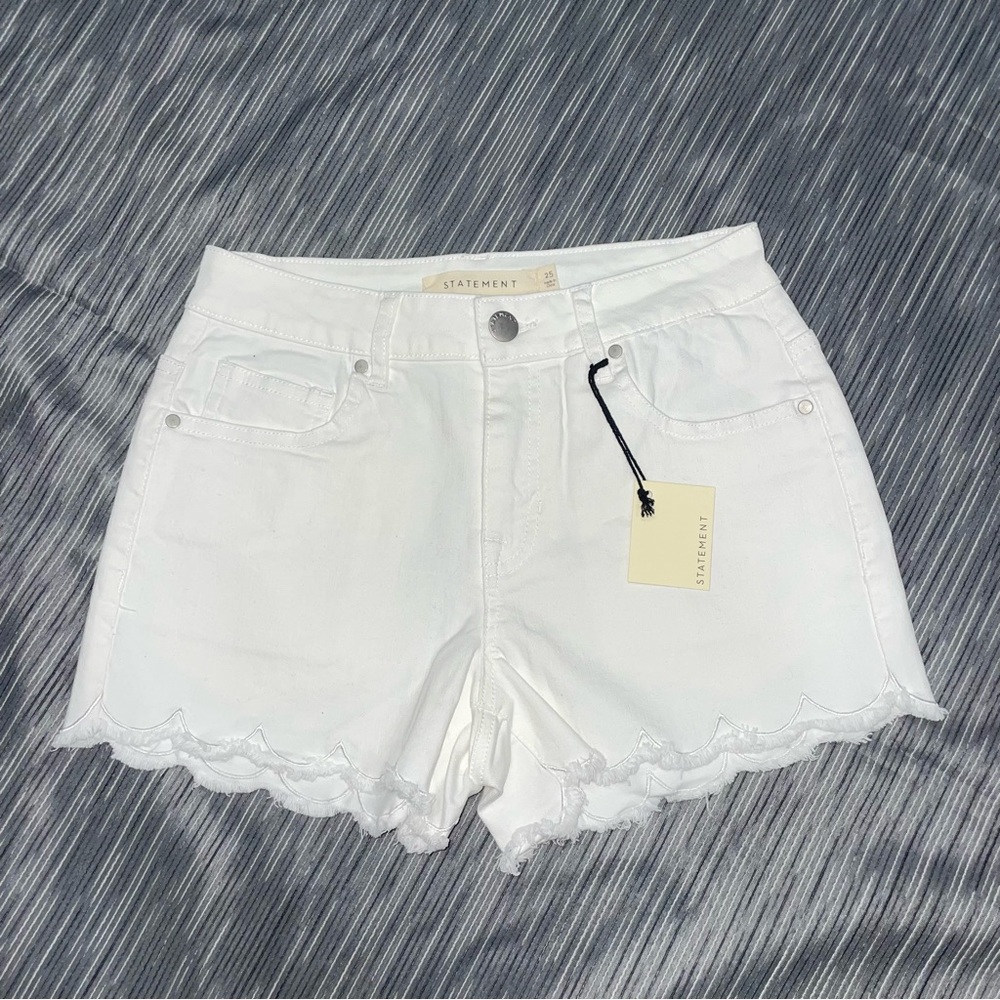 Statement NWT! White Scalloped Mini Short Size 25